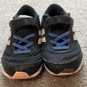New Balance 7 XW Shoes
